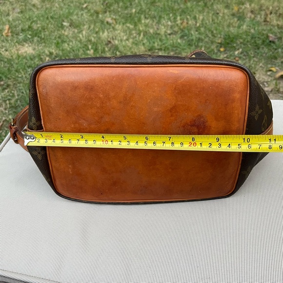 Louis Vuitton Vintage Noe Bag - Picture 4 of 14